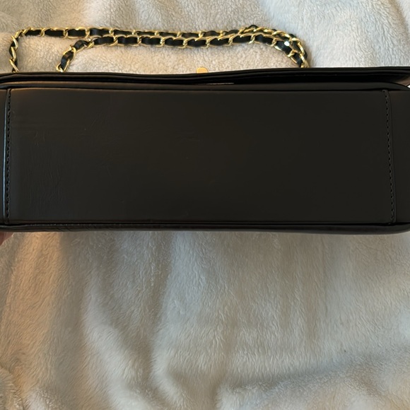 Authentic beautiful Valentino Bag with the gold accent arm loop. - Picture 3 of 6